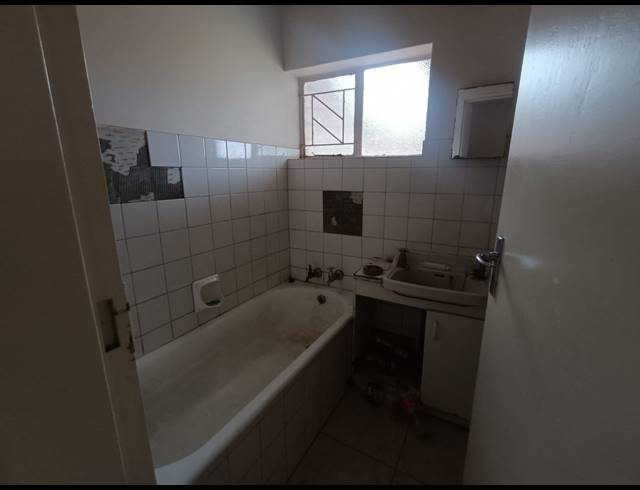 3 BEDROOM HOUSE FOR SALE IN VANDERBIJLPARK CE 2